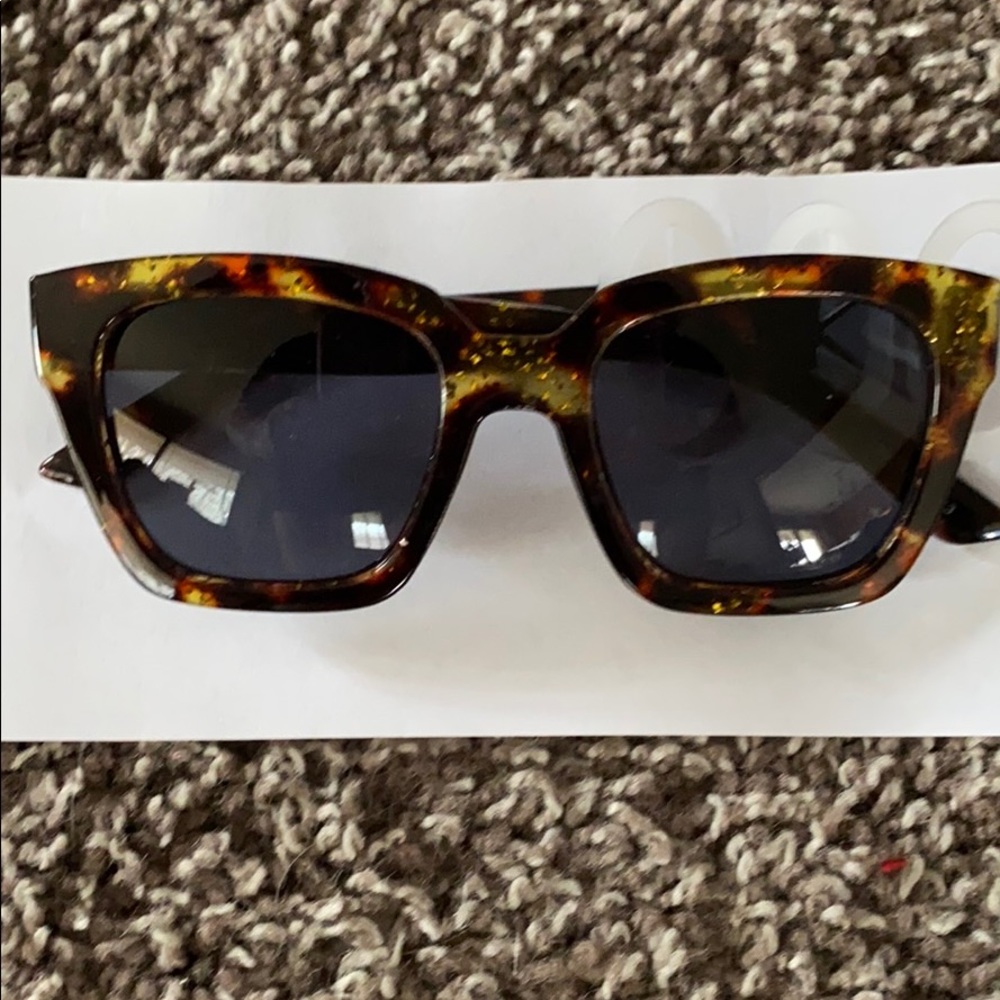 Girl’s fashion sunglasses!
